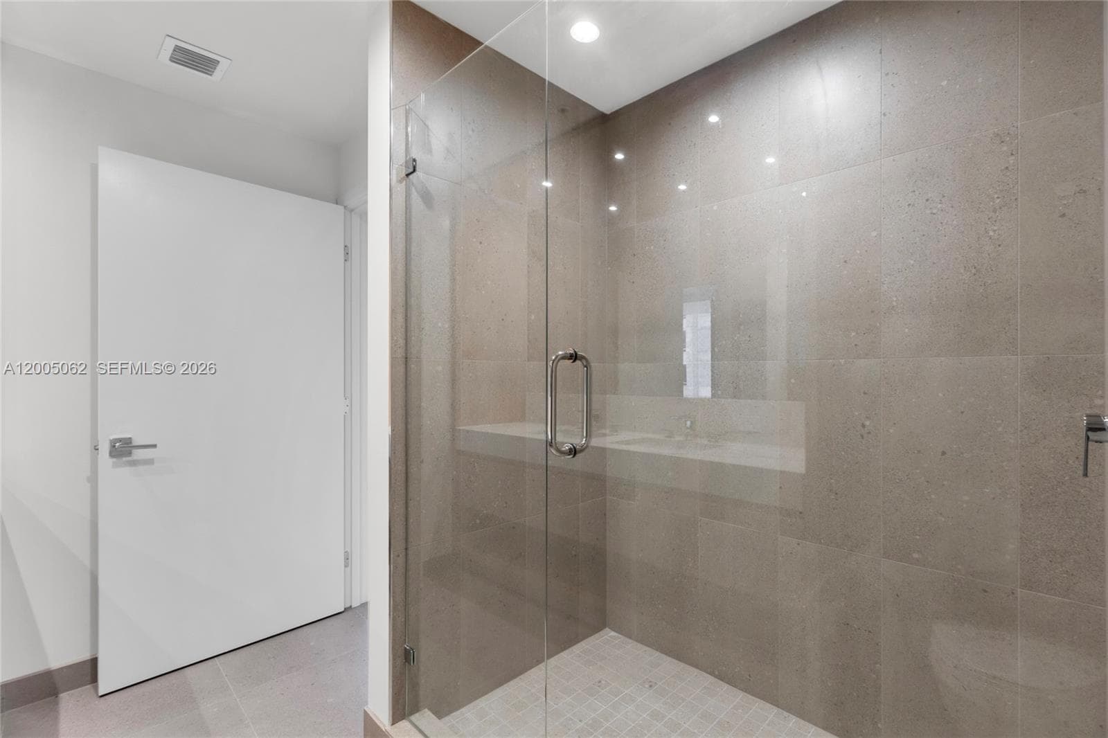 11 NE 6th St # 407, Miami FL 33132 — 15