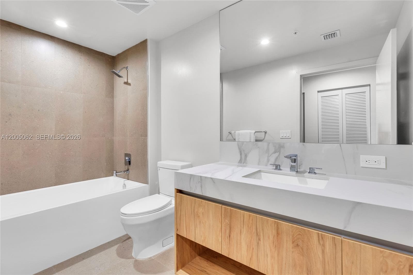 11 NE 6th St # 407, Miami FL 33132 — 19