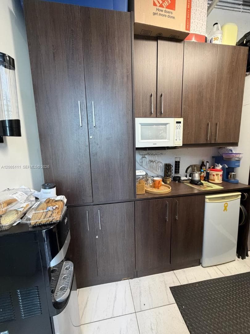 8290 SW 40th St, Miami FL 33155 — 7