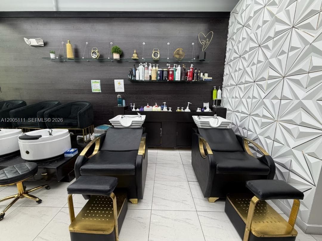 8290 SW 40th St, Miami FL 33155 — 1