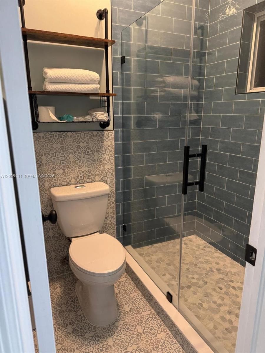 8290 SW 40th St, Miami FL 33155 — 8