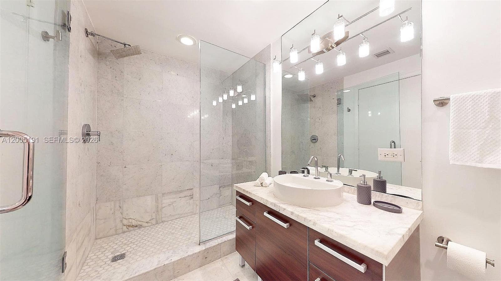 244 Biscayne Blvd # 704, Miami FL 33132 — 21