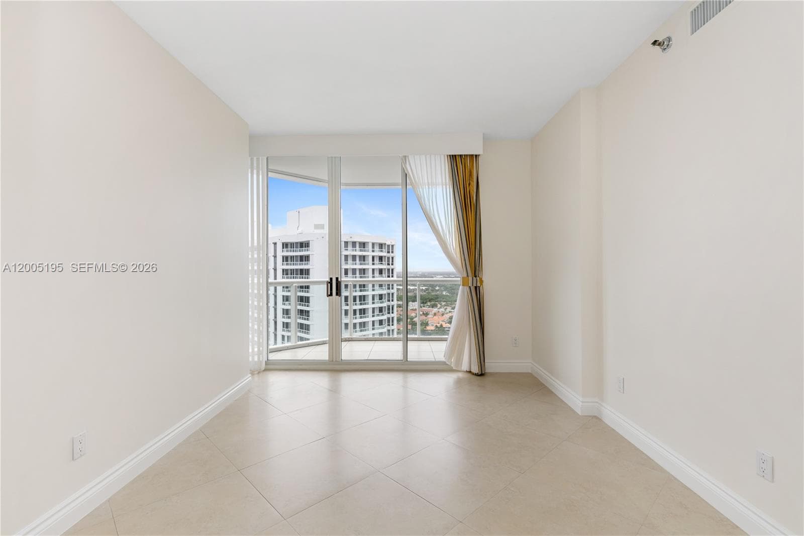 21150 Point PL # 2902, Aventura FL 33180 — 27