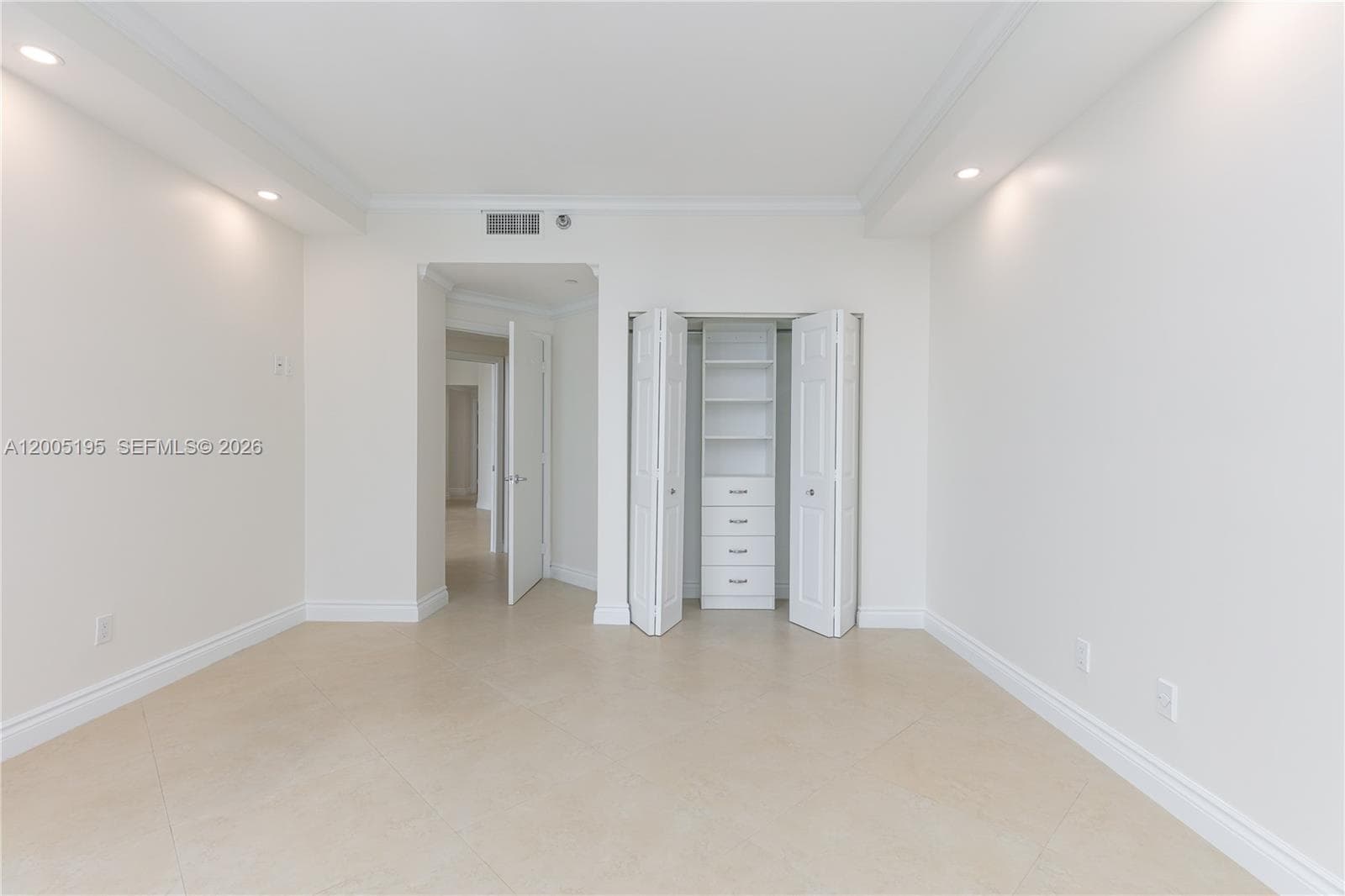 21150 Point PL # 2902, Aventura FL 33180 — 32