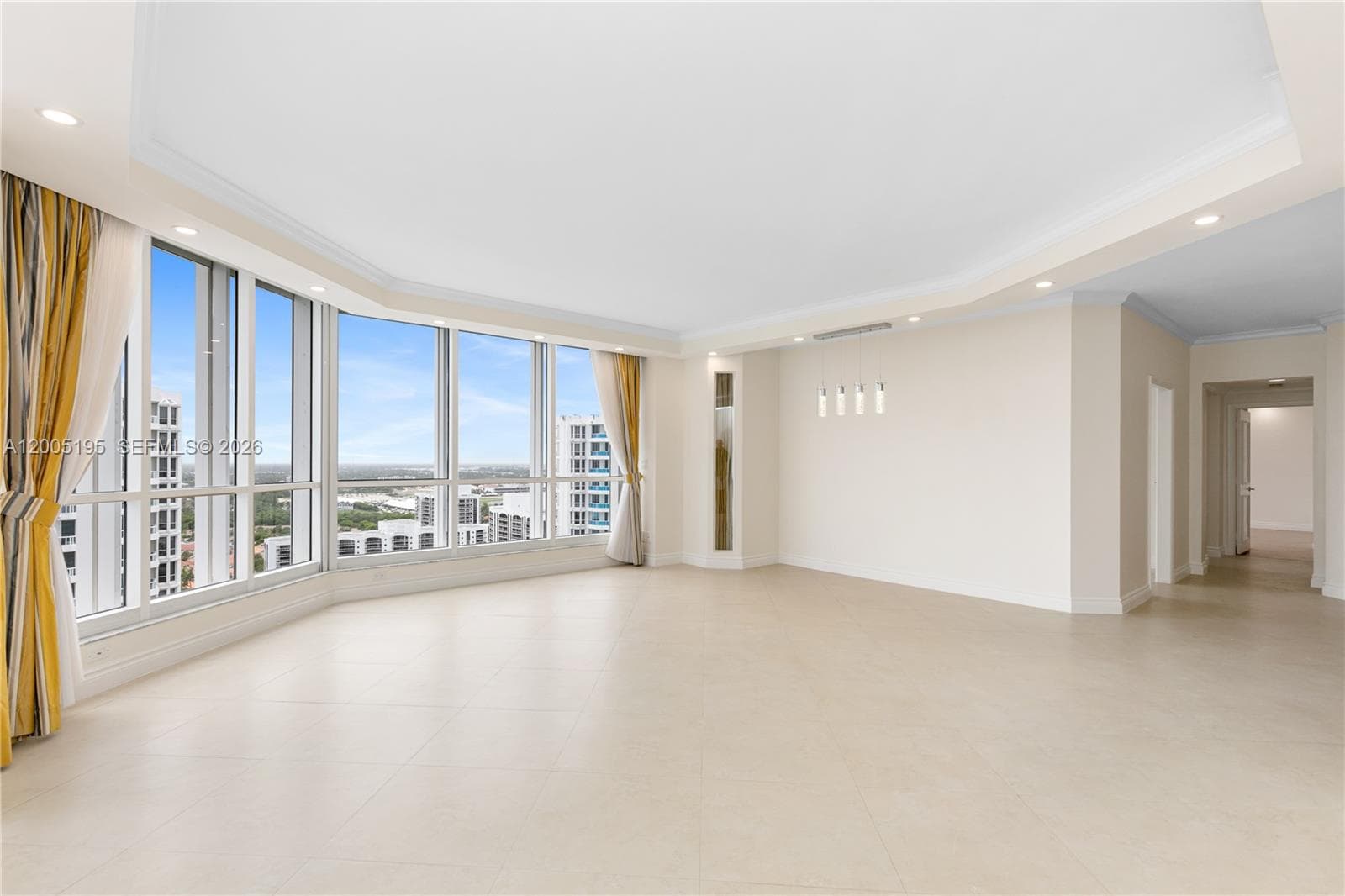 21150 Point PL # 2902, Aventura FL 33180 — 9