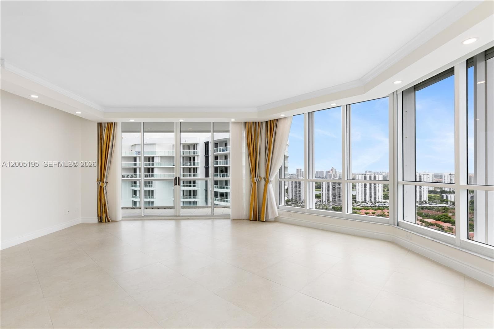 21150 Point PL # 2902, Aventura FL 33180 — 8