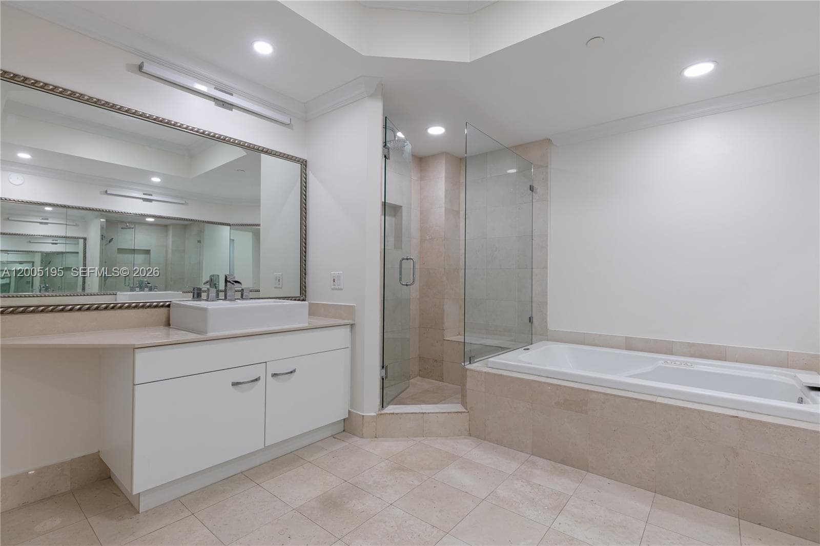 21150 Point PL # 2902, Aventura FL 33180 — 21