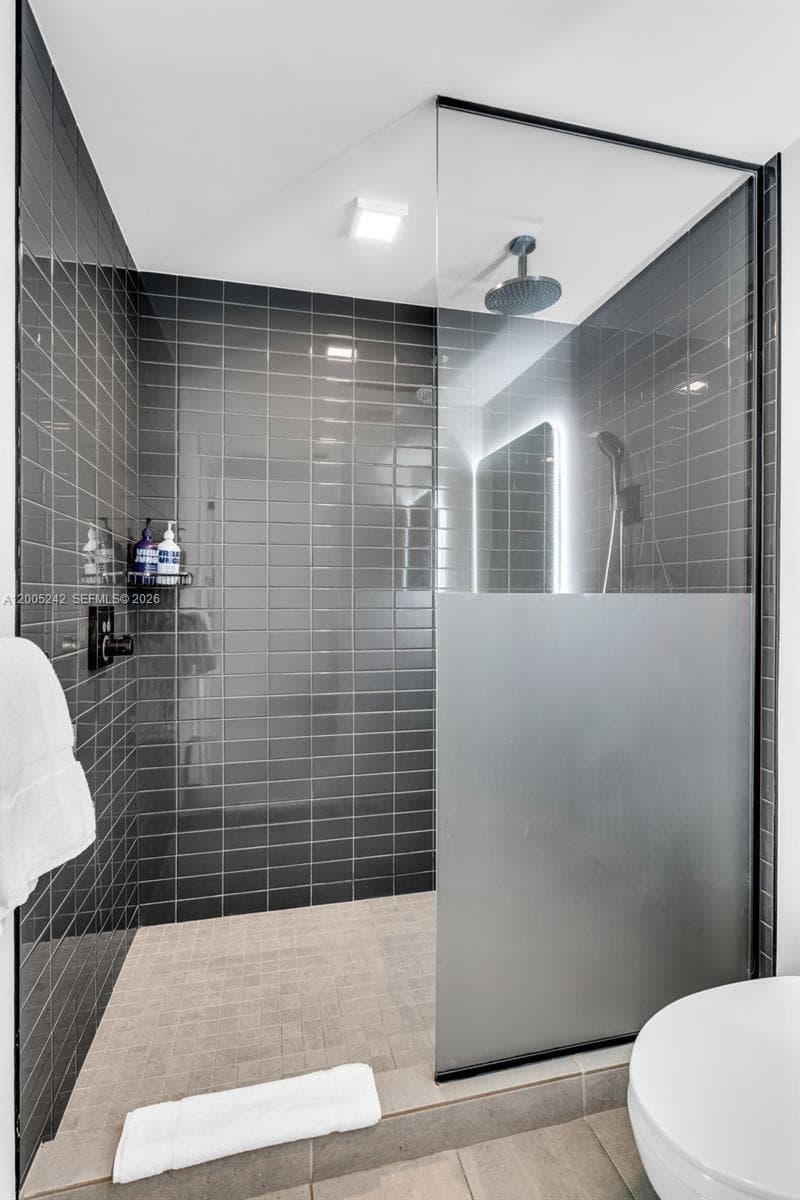 227 NE 2nd St # 2503, Miami FL 33132 — 10