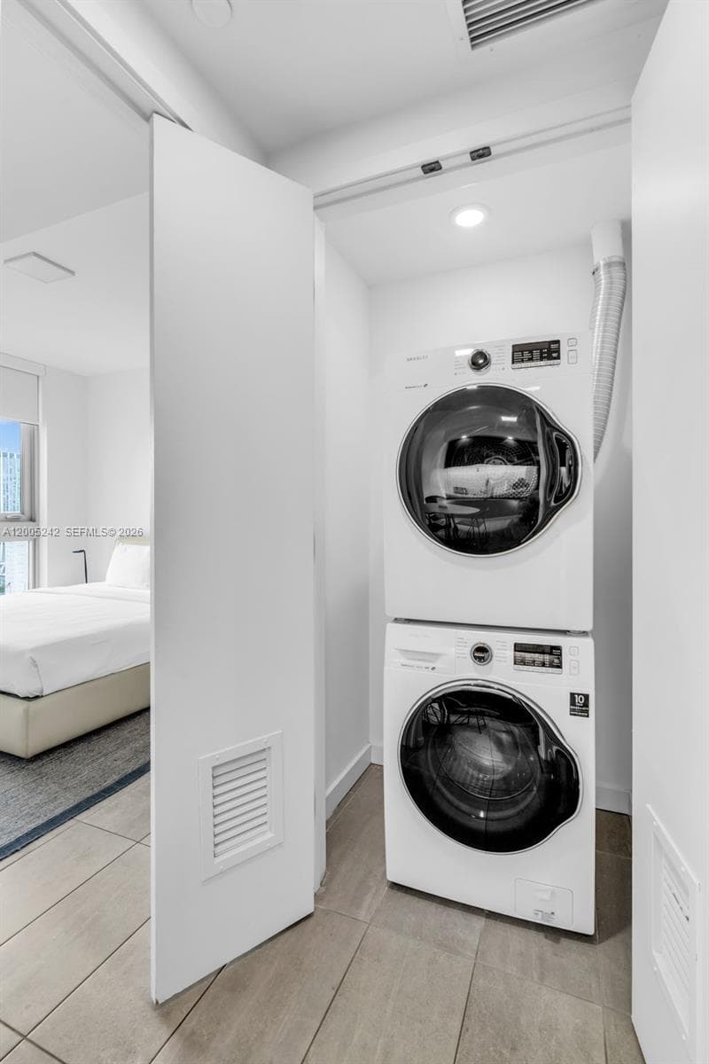227 NE 2nd St # 2503, Miami FL 33132 — 11