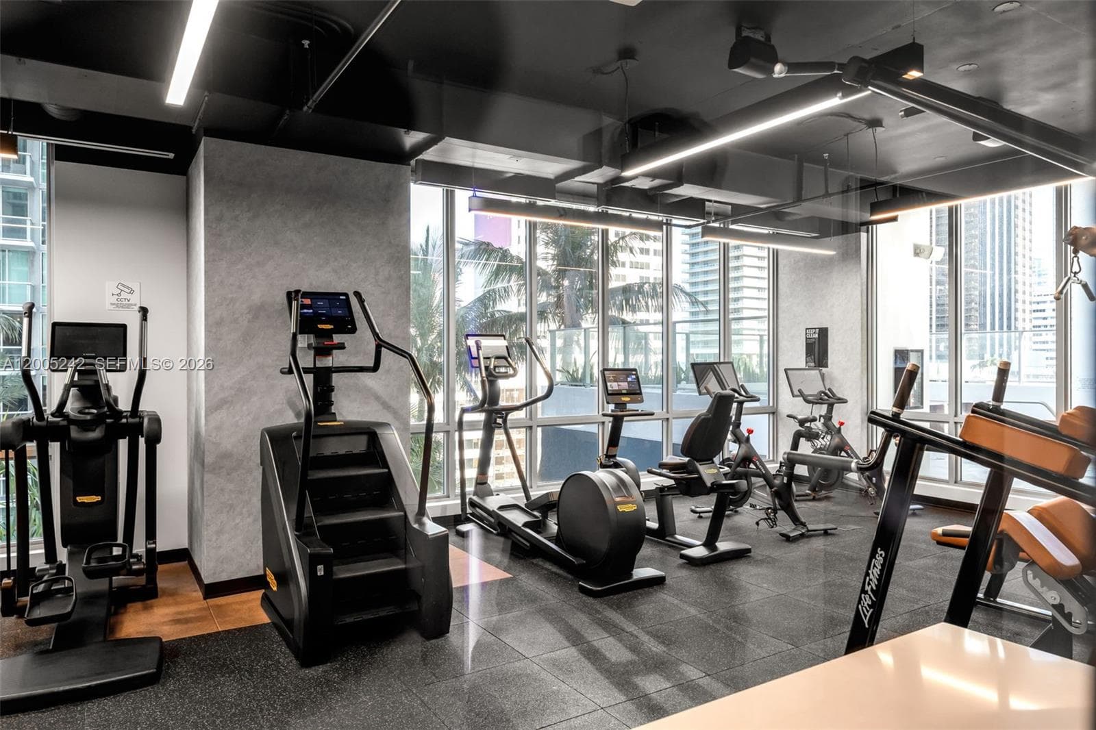 227 NE 2nd St # 2503, Miami FL 33132 — 21