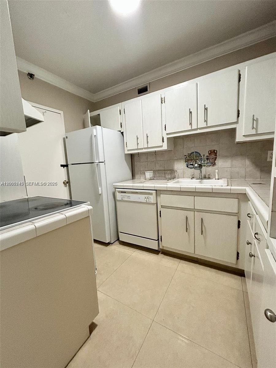 100 Lincoln Rd # 1010, Miami Beach FL 33139 — 5