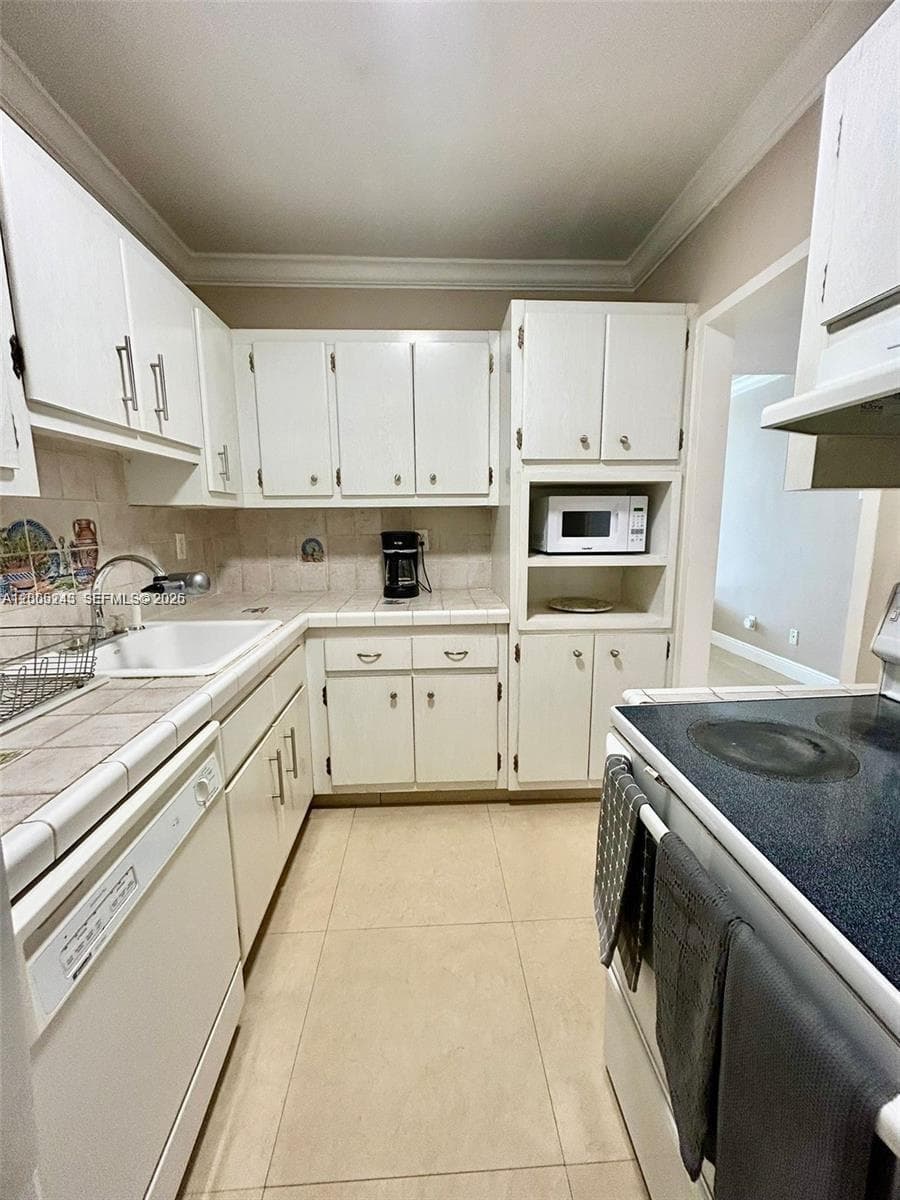 100 Lincoln Rd # 1010, Miami Beach FL 33139 — 4