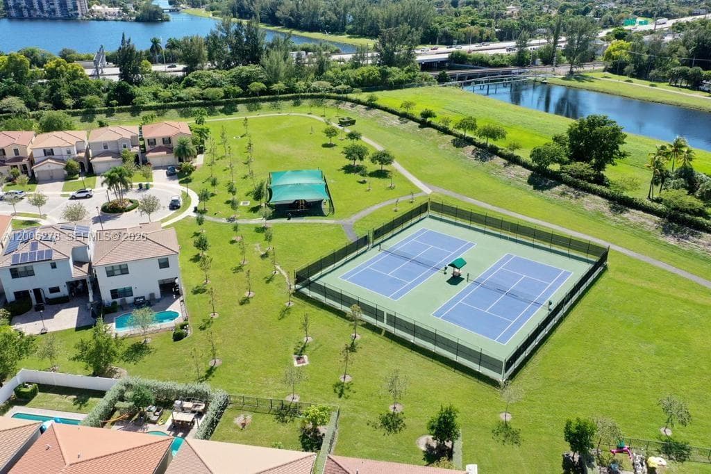 19278 NE 6th Ave, Miami FL 33179 — 38