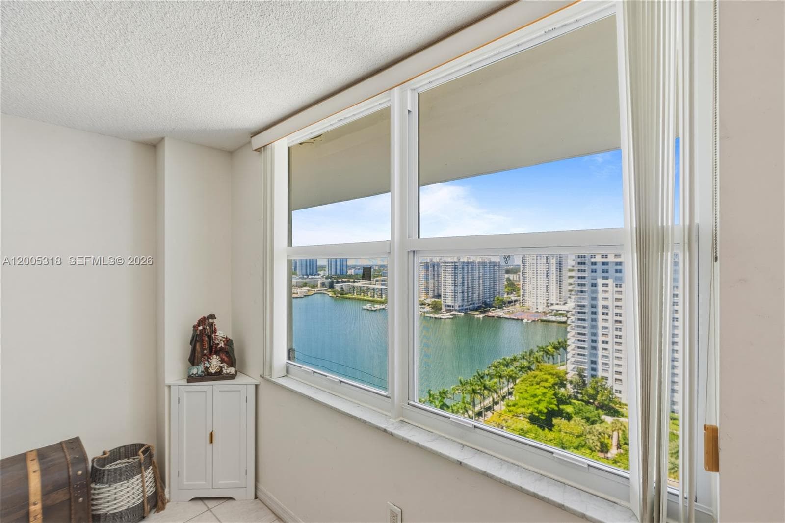 2851 NE 183rd St # 2012E, Aventura FL 33160 — 33