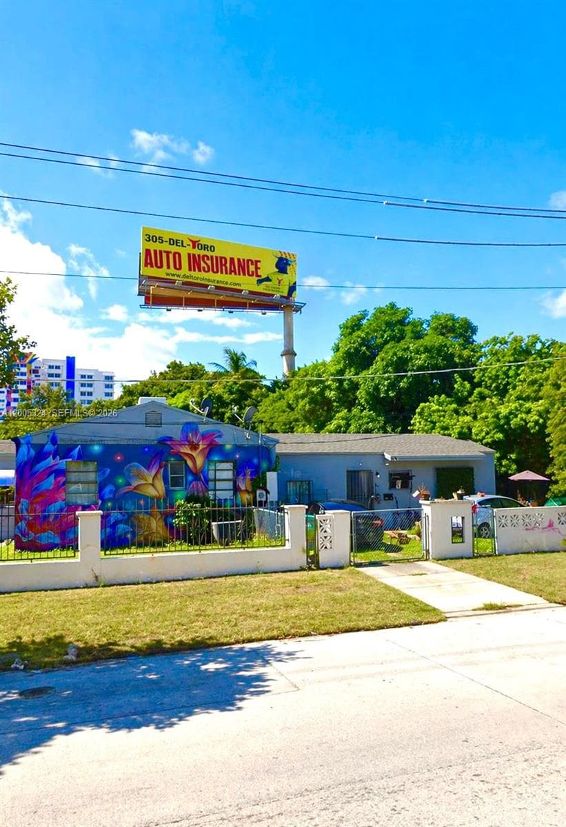 301 NW 37th St, Miami FL 33127 — 2