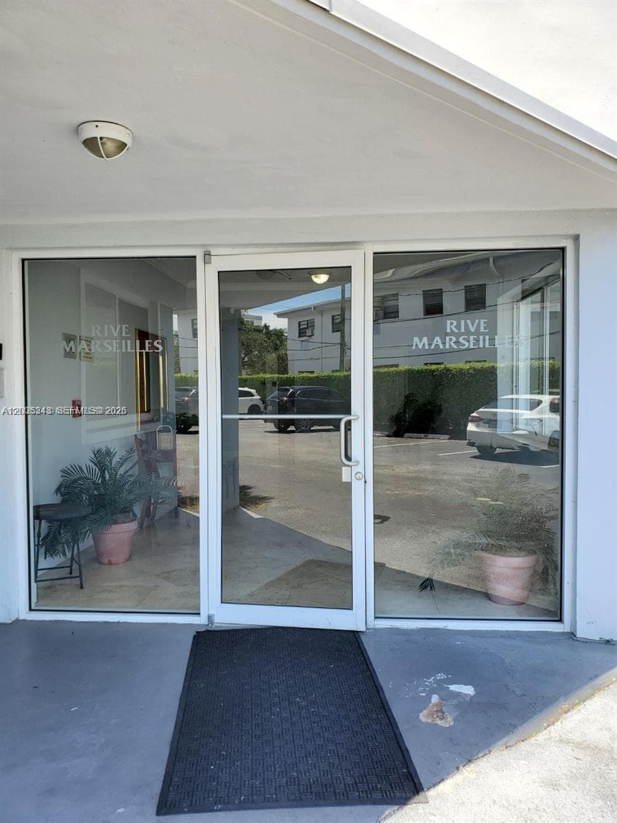 1185 Marseille Dr # 209, Miami Beach FL 33141 — 10