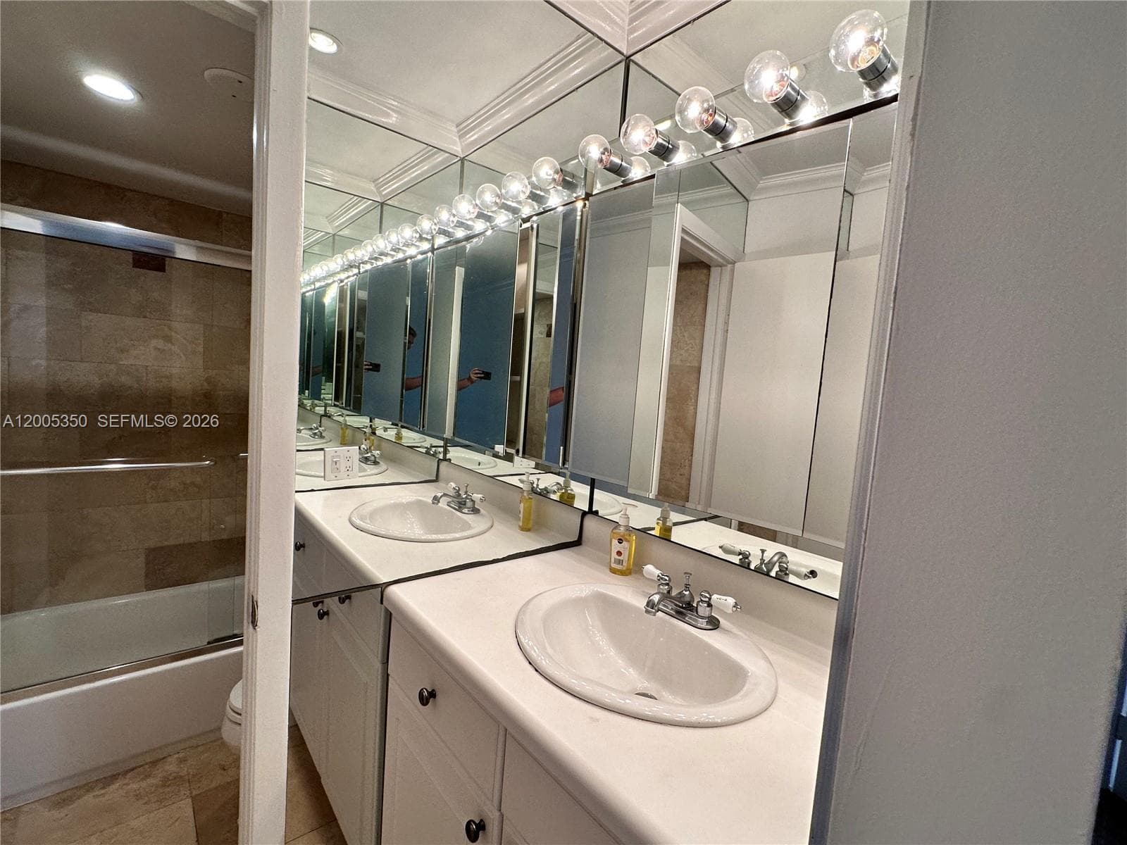 1250 Lincoln Rd # 406, Miami Beach FL 33139 — 33