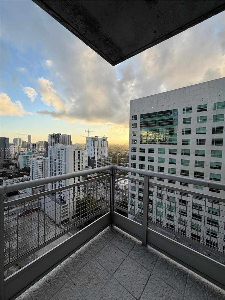 690 SW 1st Ct # 2524, Miami FL 33130 — 27