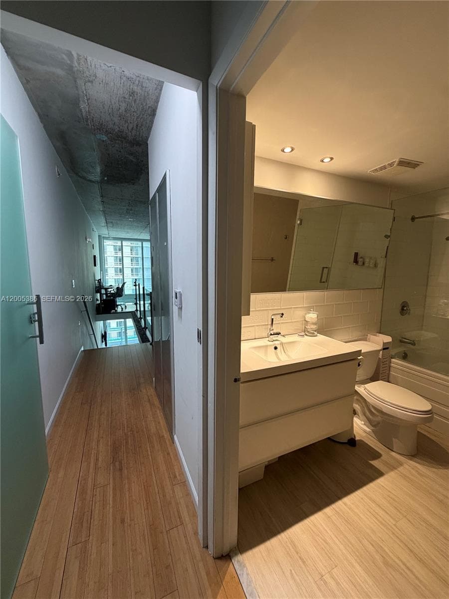 690 SW 1st Ct # 2524, Miami FL 33130 — 28