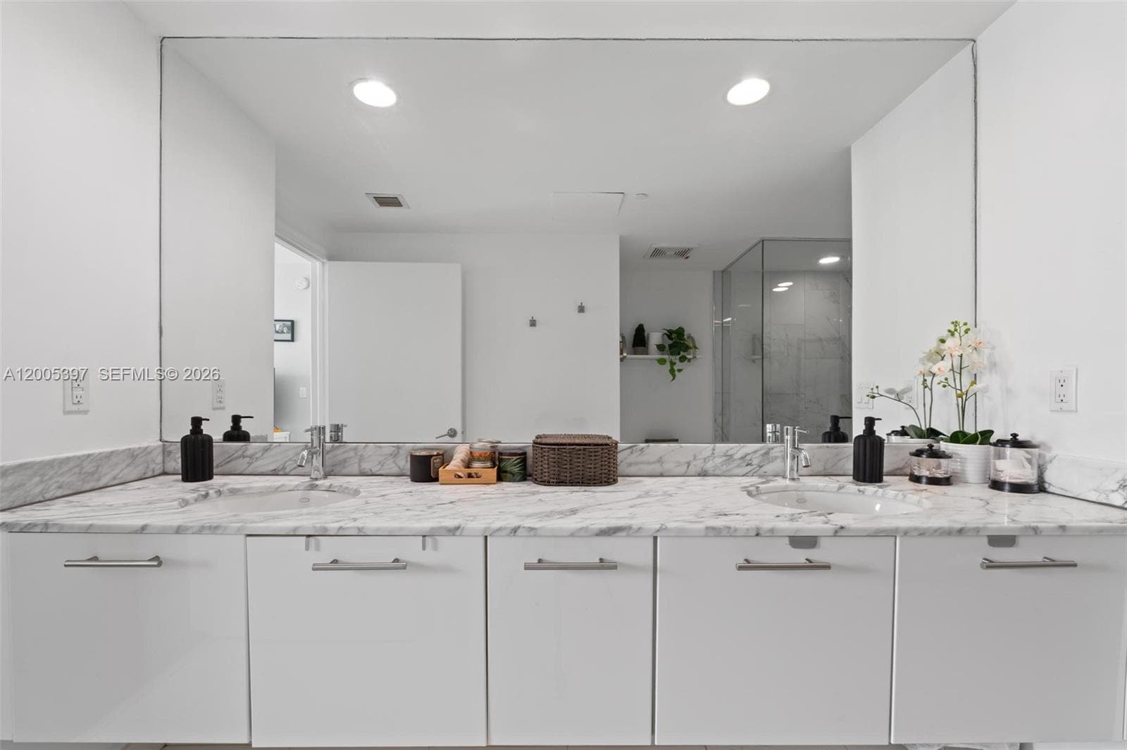 500 Brickell Ave # 1405, Miami FL 33131 — 26