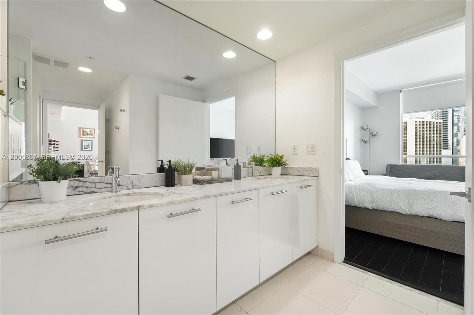 500 Brickell Ave # 1405, Miami FL 33131 — 34