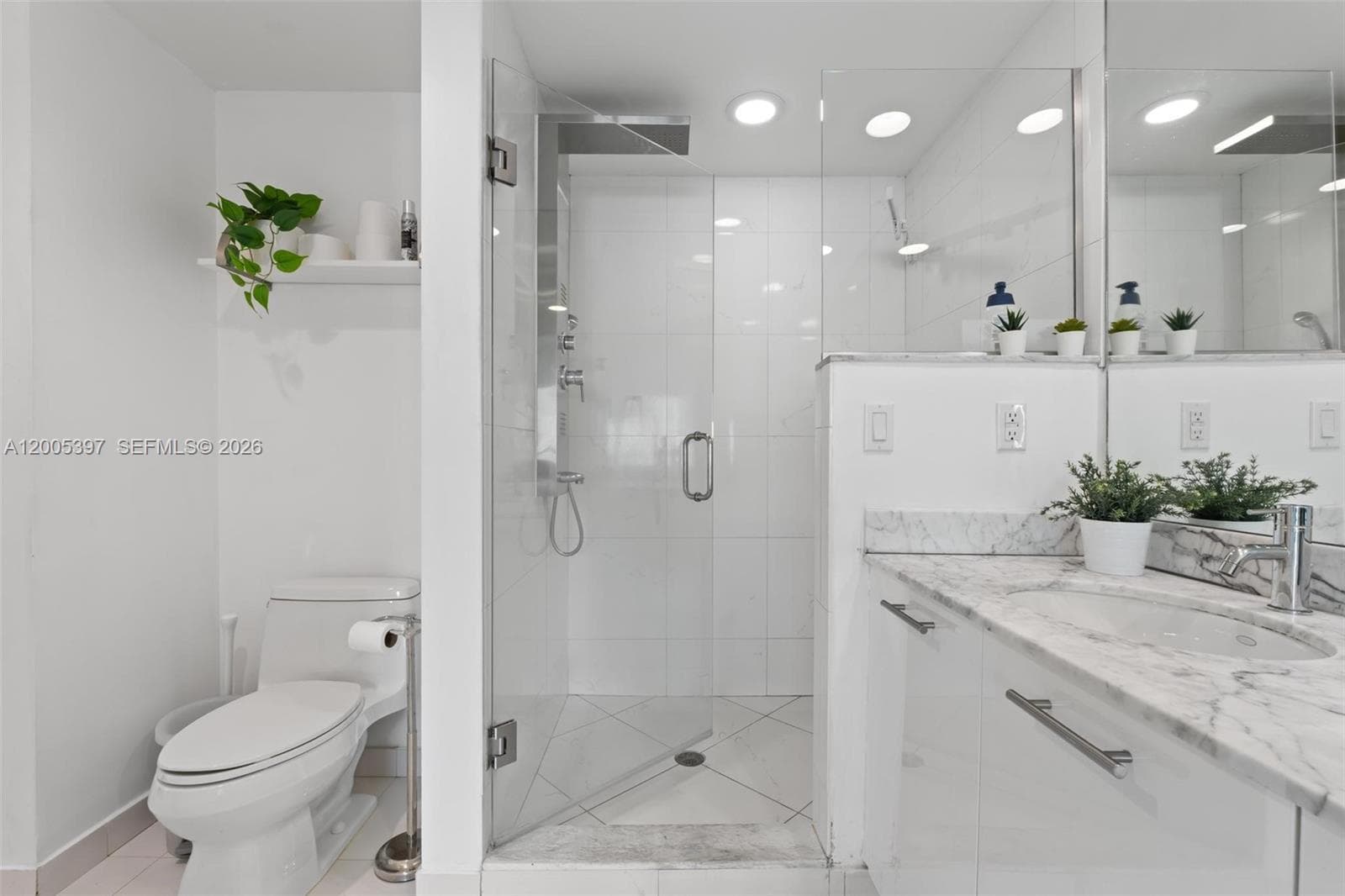 500 Brickell Ave # 1405, Miami FL 33131 — 33