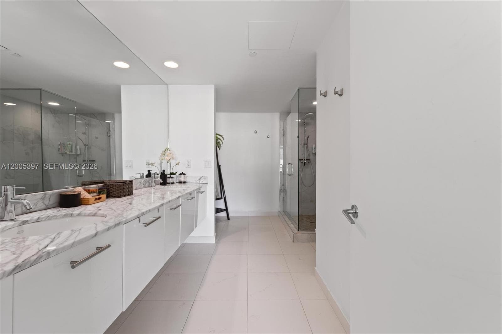 500 Brickell Ave # 1405, Miami FL 33131 — 25