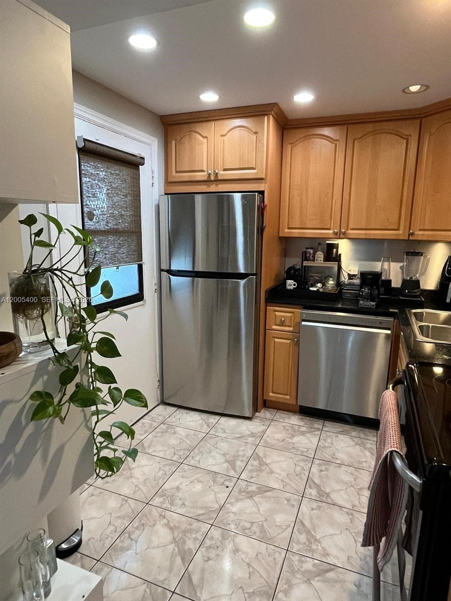 3475 N Country Club Dr # 312, Aventura FL 33180 — 21