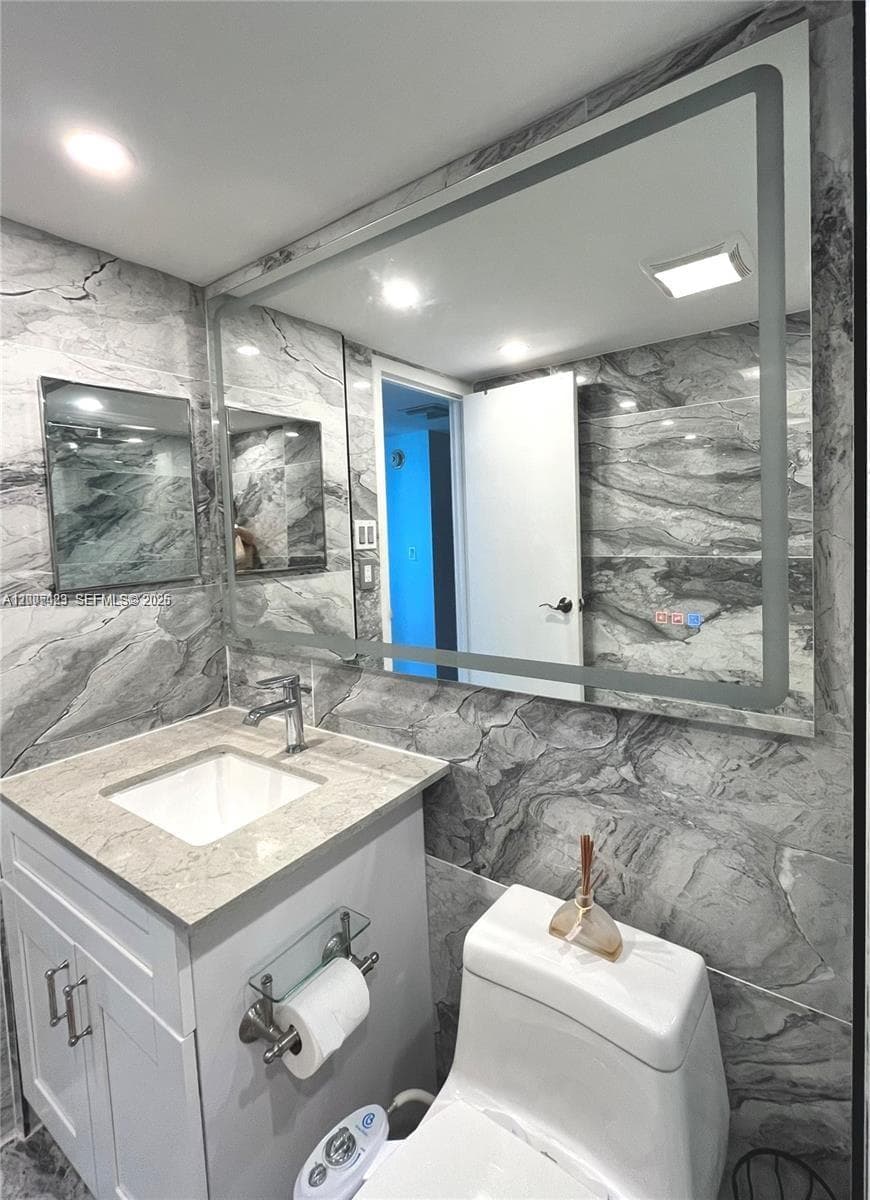 100 Bayview Dr # 1827, Sunny Isles Beach FL 33160 — 16