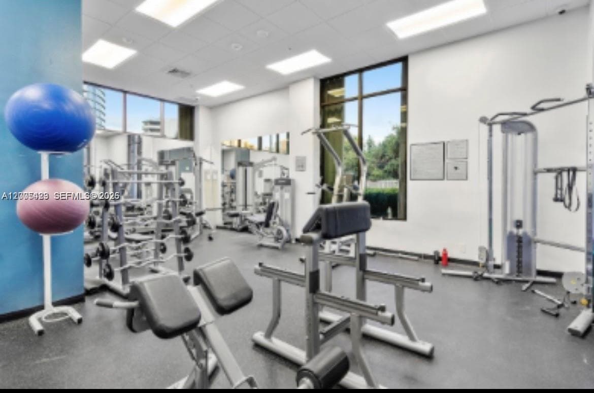 100 Bayview Dr # 1827, Sunny Isles Beach FL 33160 — 33