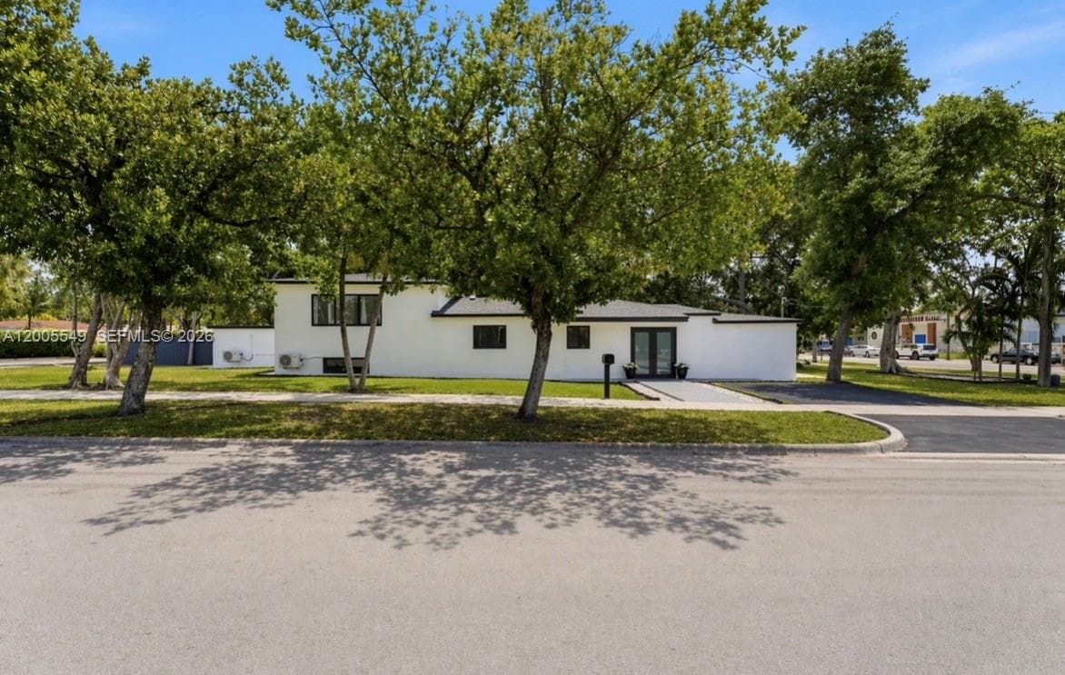 1810 NE 161st St, North Miami Beach FL 33162 — 2