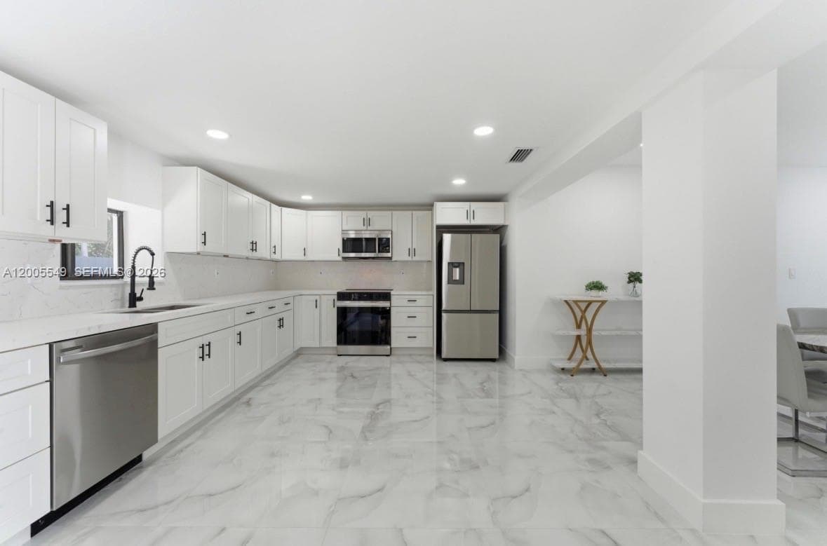 1810 NE 161st St, North Miami Beach FL 33162 — 10