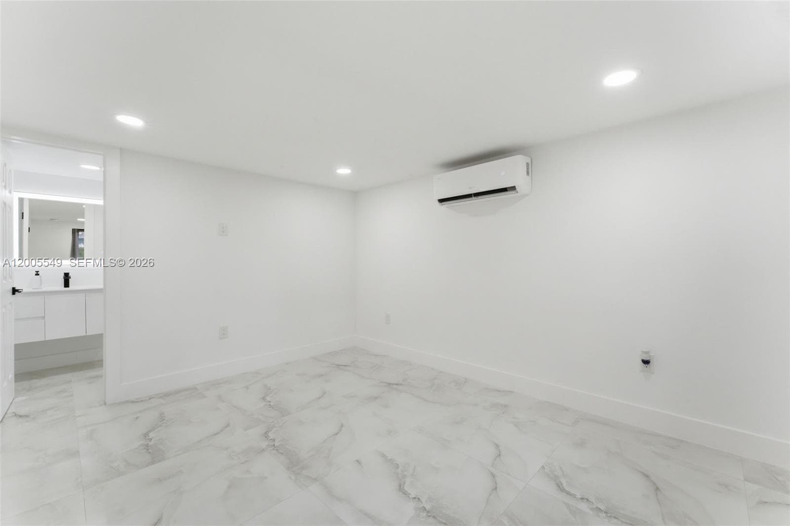 1810 NE 161st St, North Miami Beach FL 33162 — 29