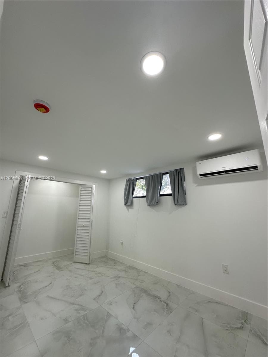 1810 NE 161st St, North Miami Beach FL 33162 — 25