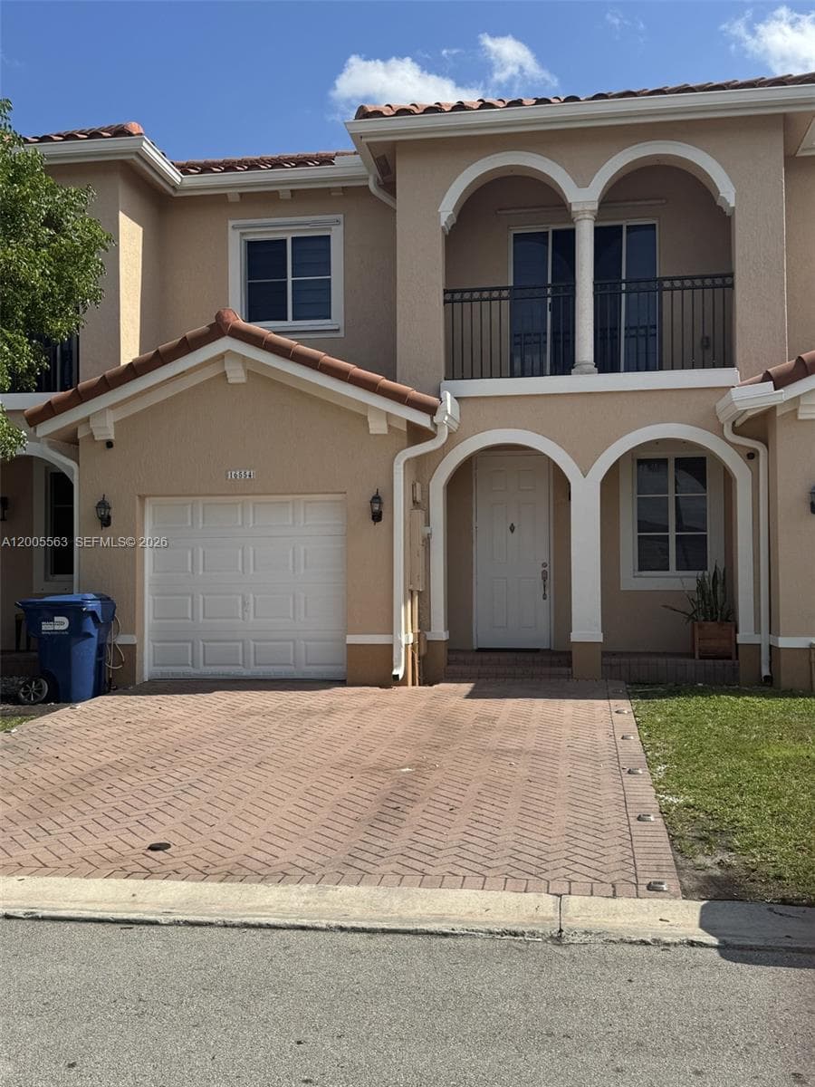 Sunset Lake Townhomes, Miami, FL — 1