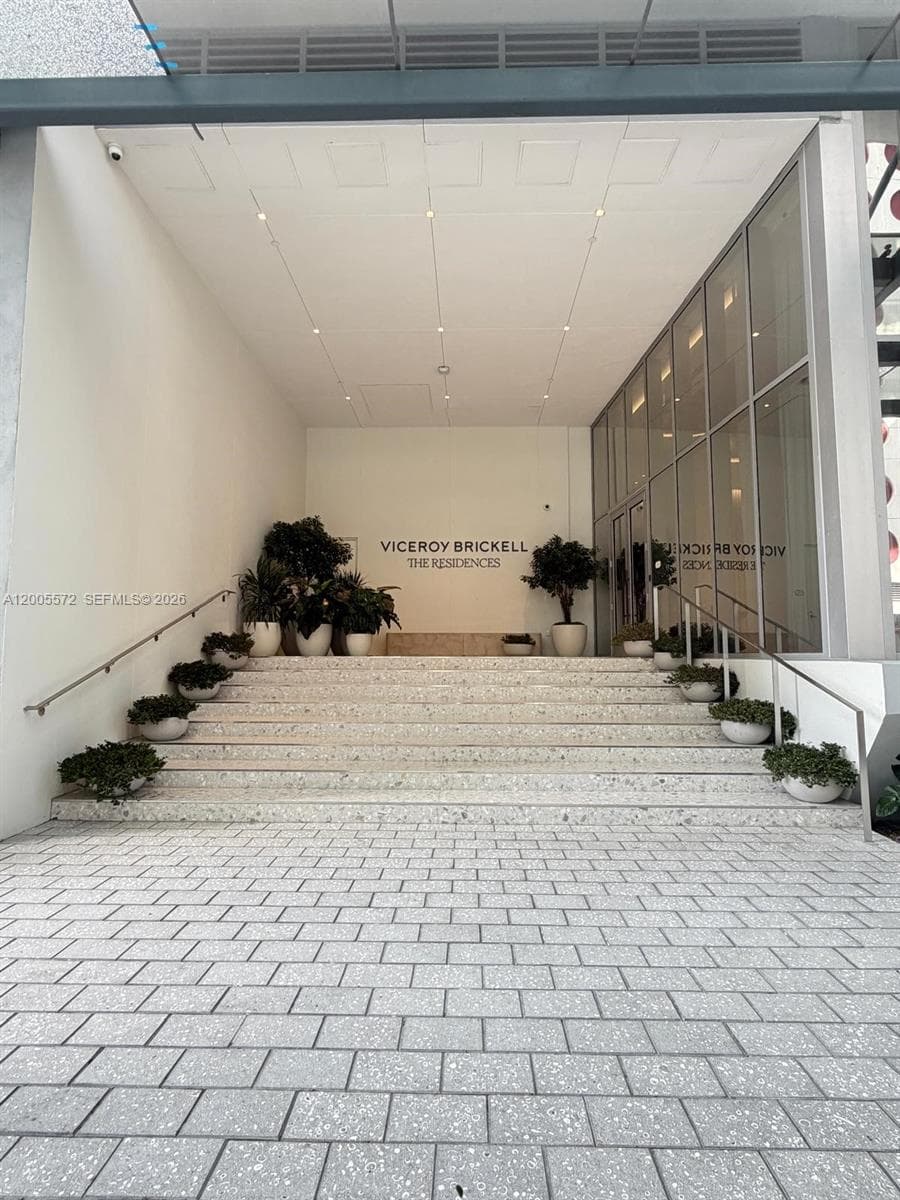 77 SE 5 # 507, Miami FL 33131 — 2