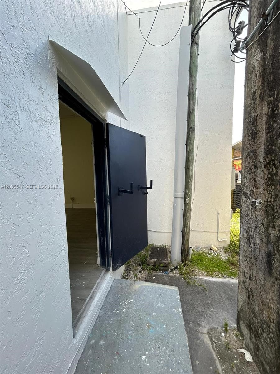 2199 NW 20th St # 2, Miami FL 33142 — 27