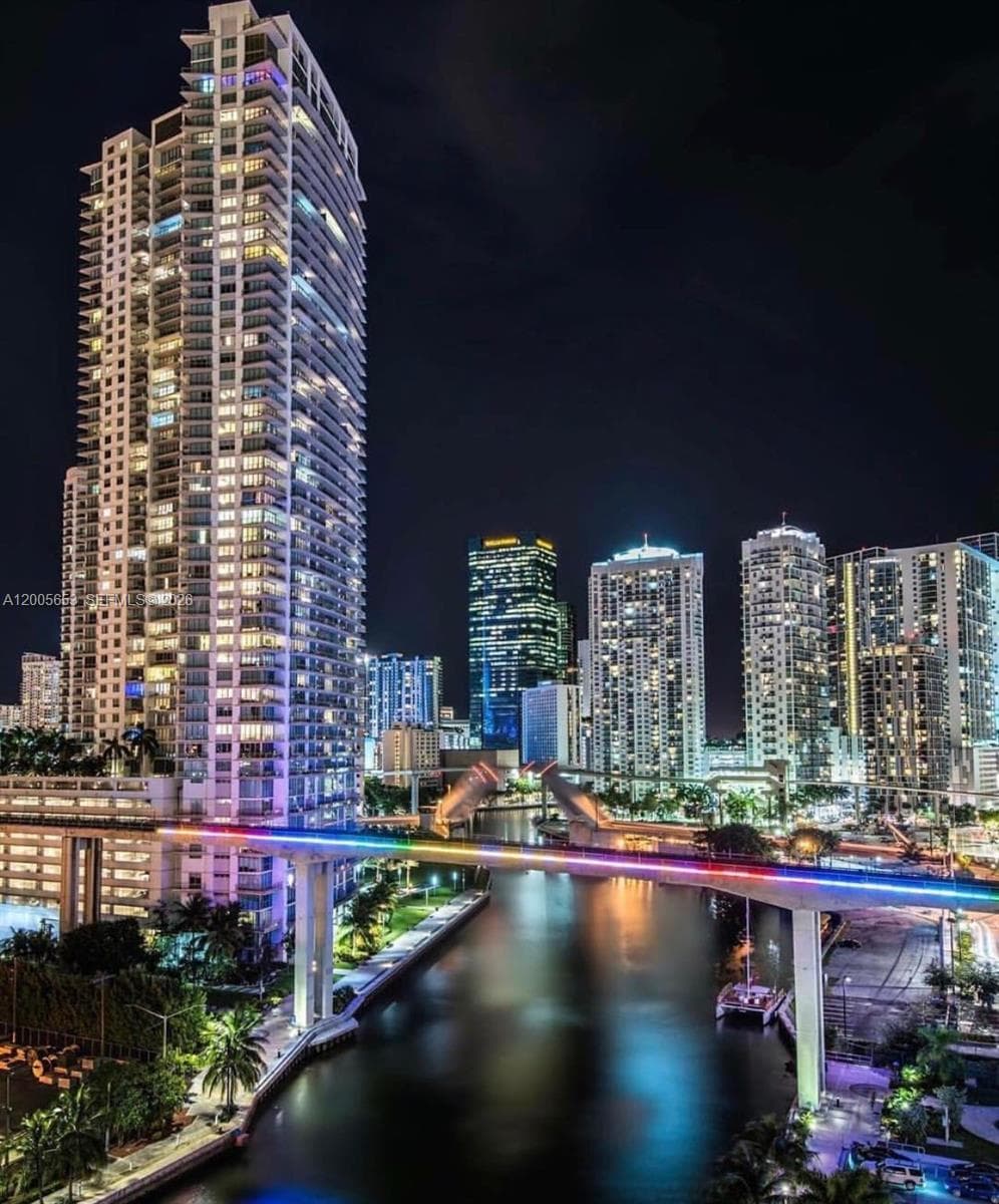 185 SW 7th St # 1511, Miami FL 33130 — 14