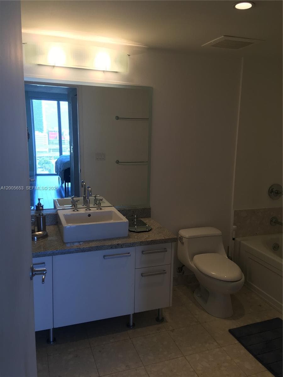 185 SW 7th St # 1511, Miami FL 33130 — 11