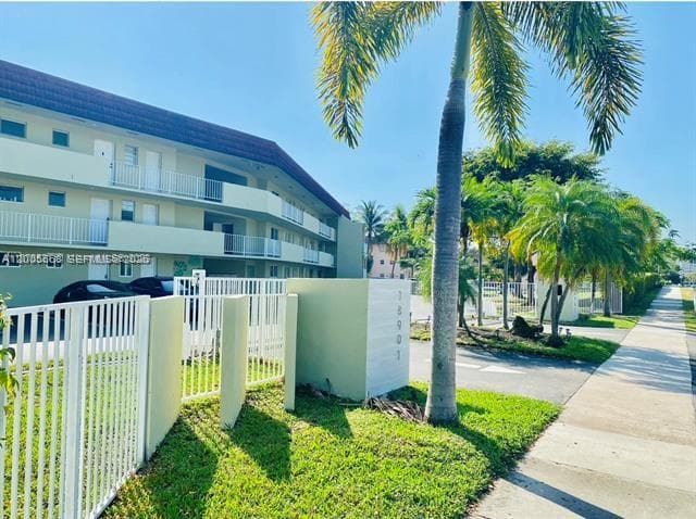 18901 NE 14th Ave # 101, Miami FL 33179 — 2