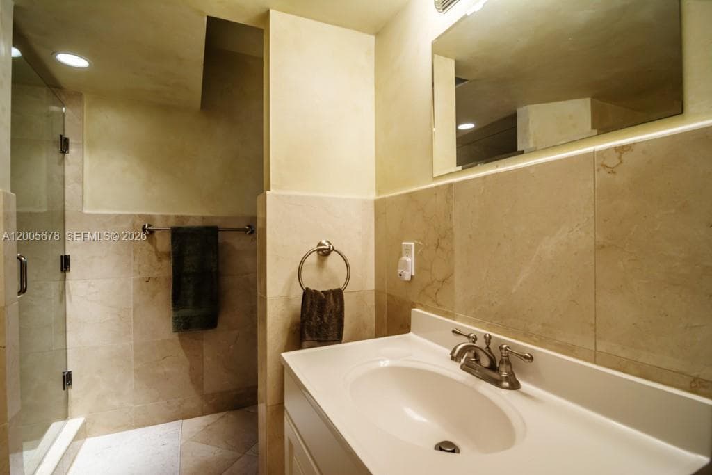 1237 Aduana Ave, Coral Gables FL 33146 — 17