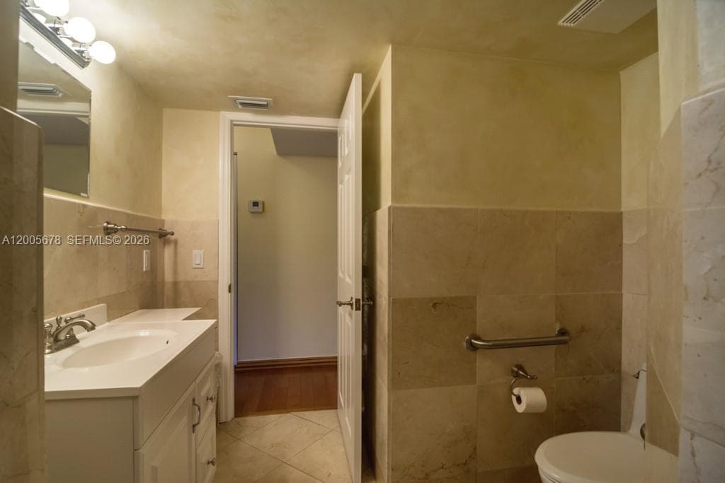 1237 Aduana Ave, Coral Gables FL 33146 — 19