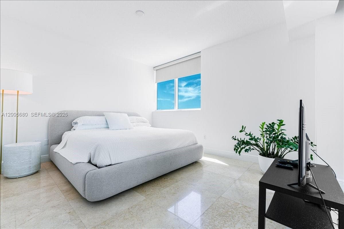 3801 Collins Ave # 1105, Miami Beach FL 33140 — 17