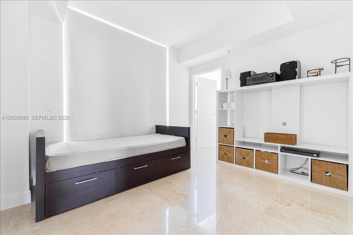 3801 Collins Ave # 1105, Miami Beach FL 33140 — 26