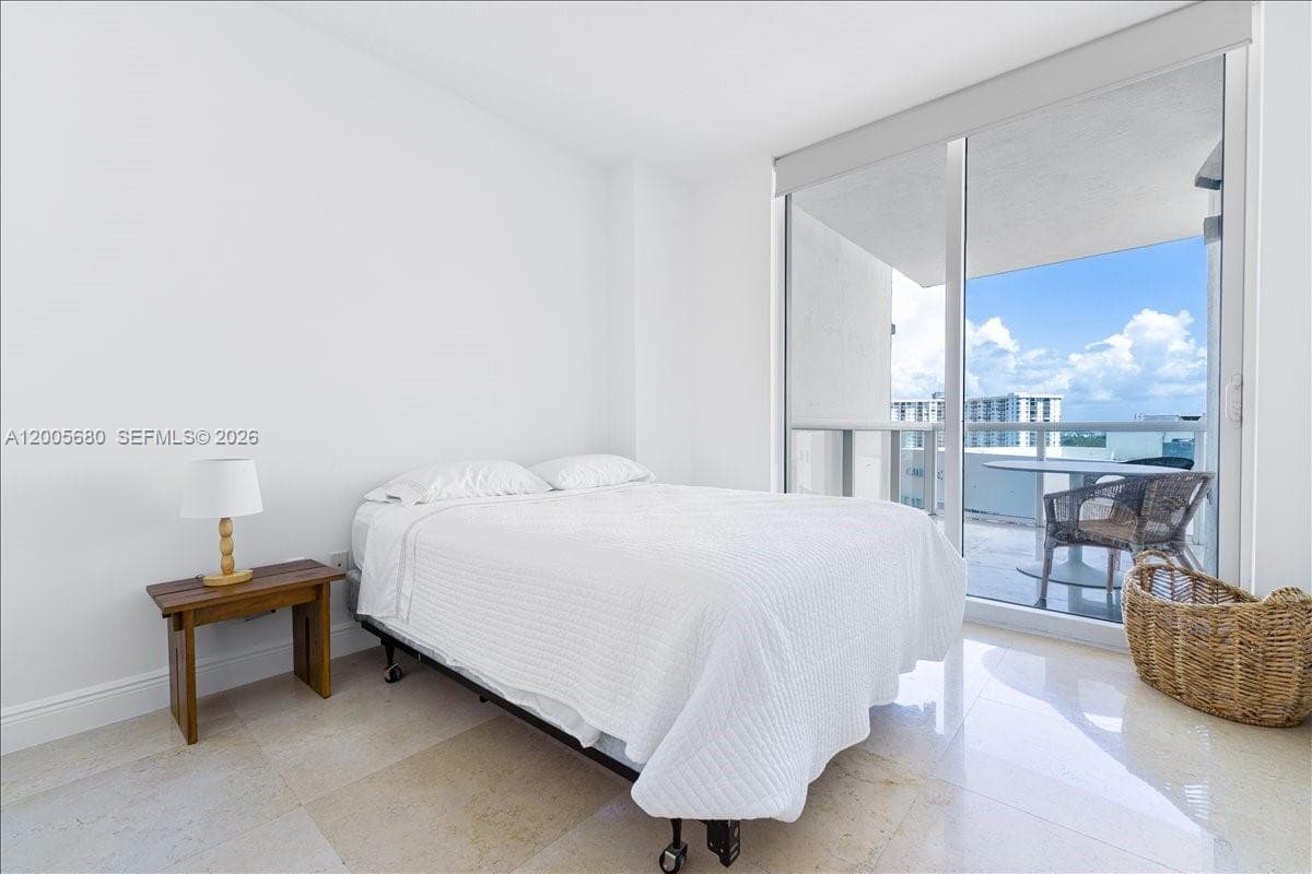 3801 Collins Ave # 1105, Miami Beach FL 33140 — 30