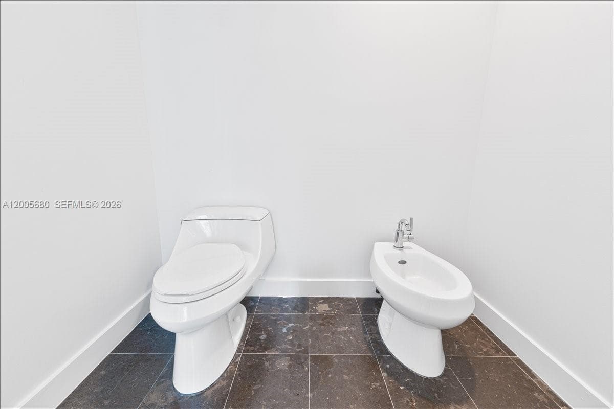 3801 Collins Ave # 1105, Miami Beach FL 33140 — 34