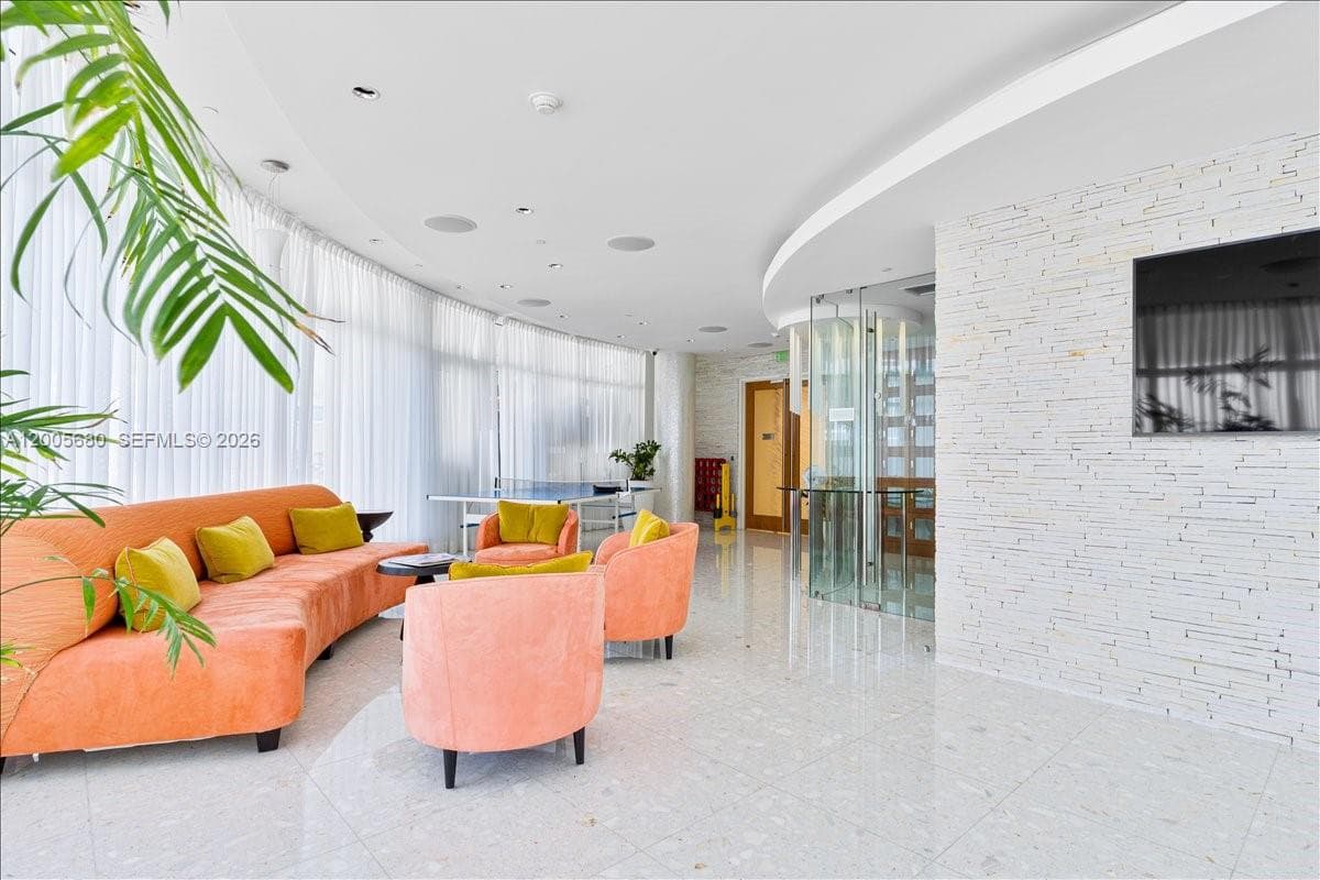 3801 Collins Ave # 1105, Miami Beach FL 33140 — 38