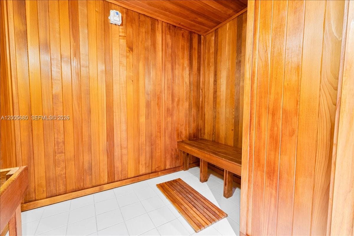 3801 Collins Ave # 1105, Miami Beach FL 33140 — 40