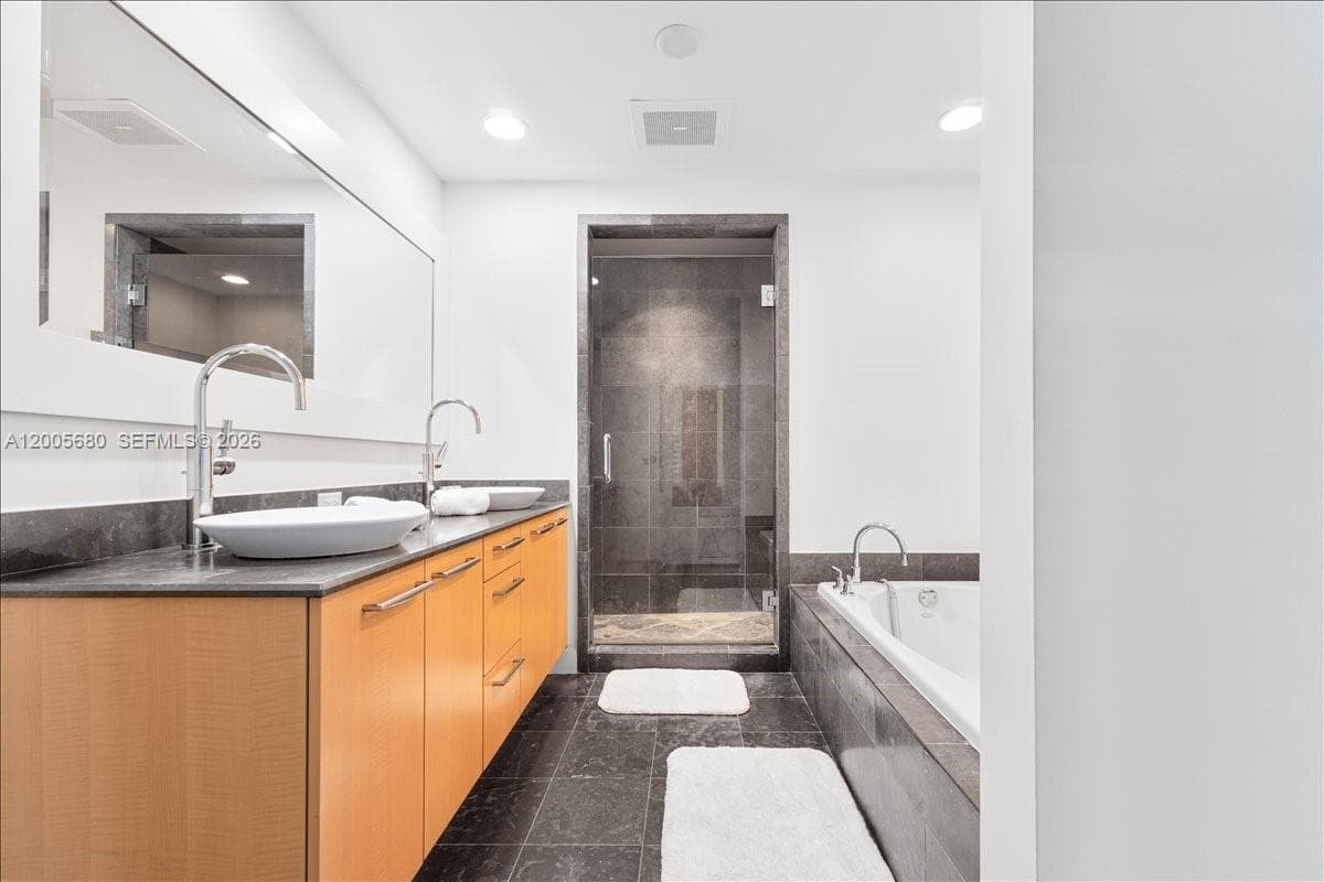 3801 Collins Ave # 1105, Miami Beach FL 33140 — 35