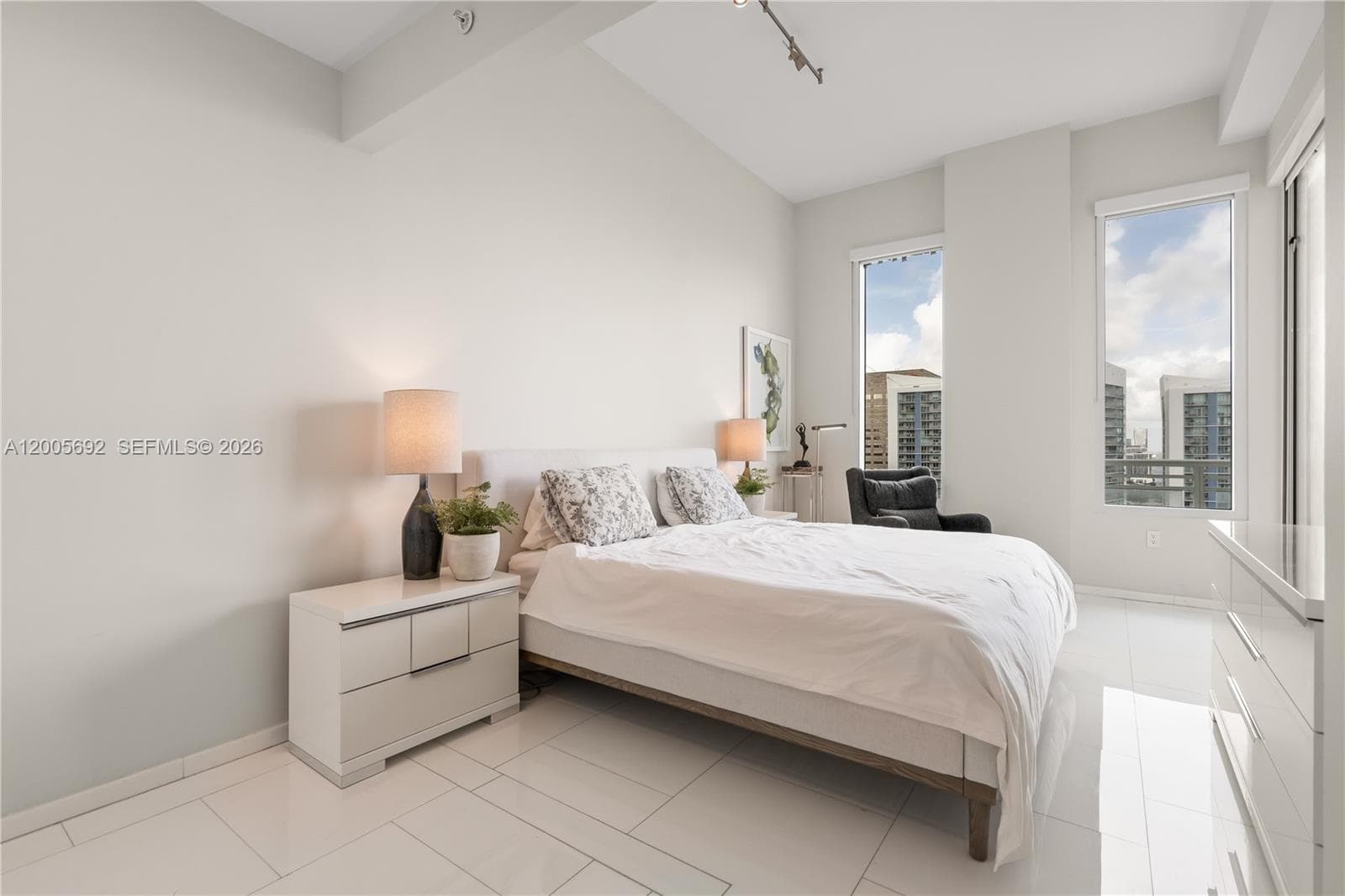 900 Brickell Key Blvd # 3002, Miami FL 33131 — 32
